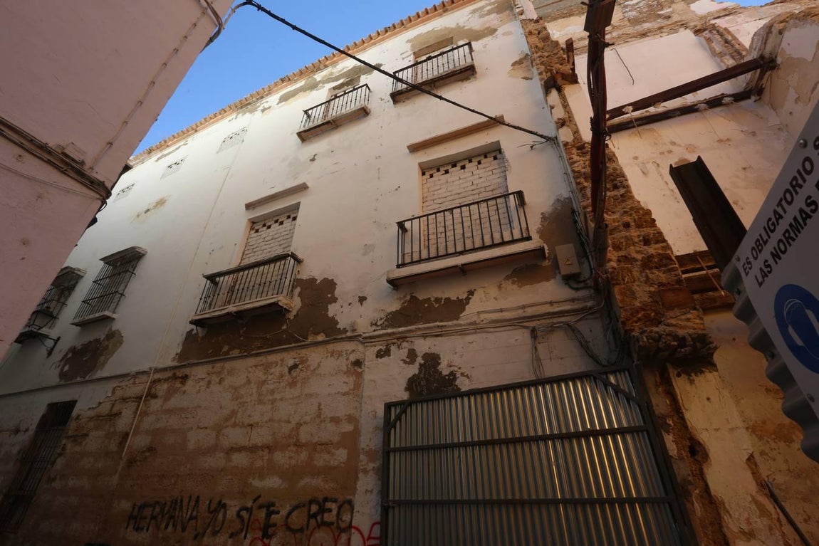 FOTOS: Un recorrido por las fincas de infravivienda en Cádiz