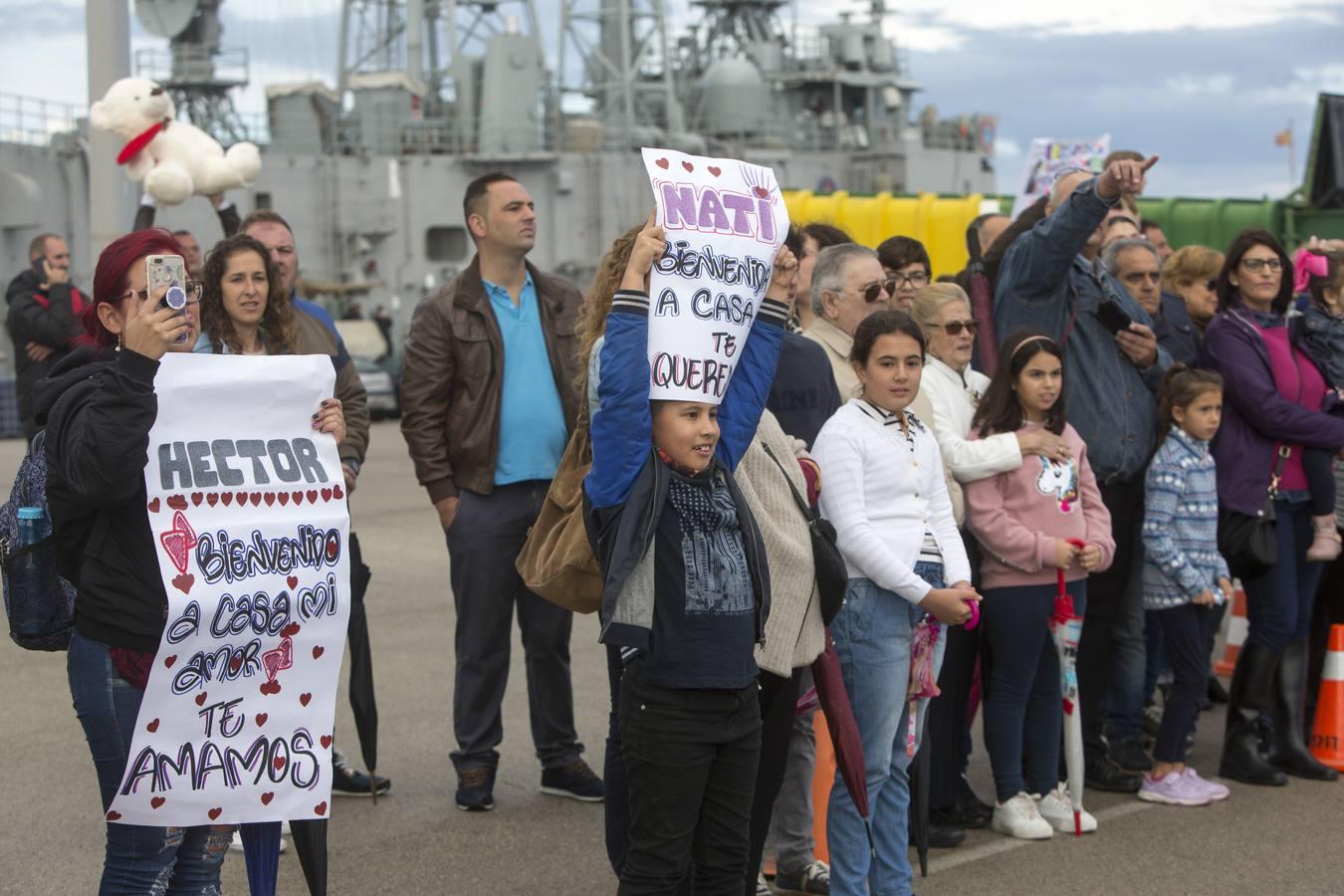 FOTOS: Emotiva llegada de la fragata Numancia a la base de Rota