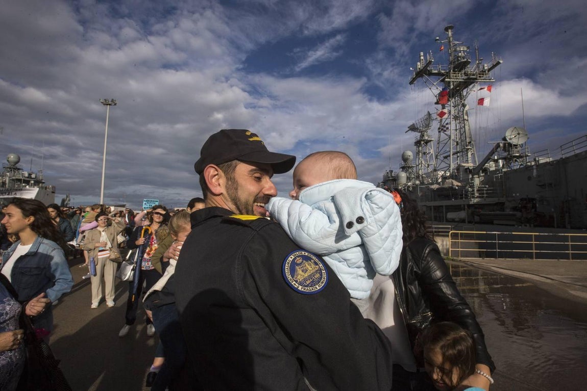 FOTOS: Emotiva llegada de la fragata Numancia a la base de Rota