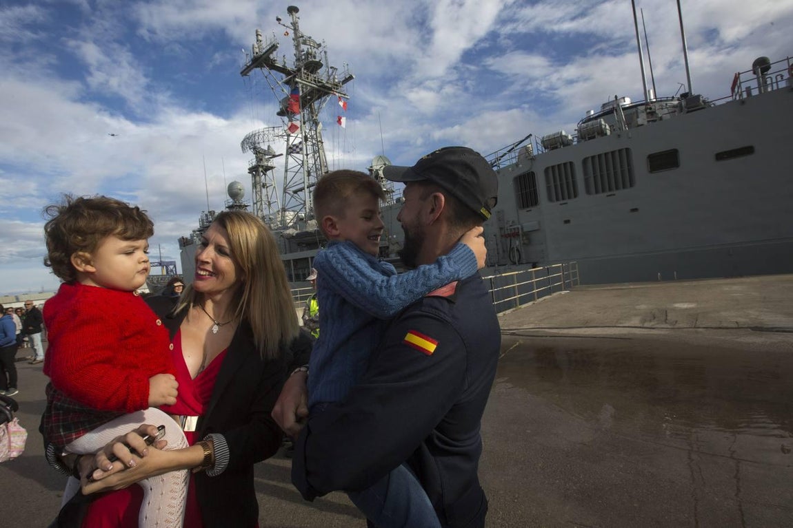 FOTOS: Emotiva llegada de la fragata Numancia a la base de Rota