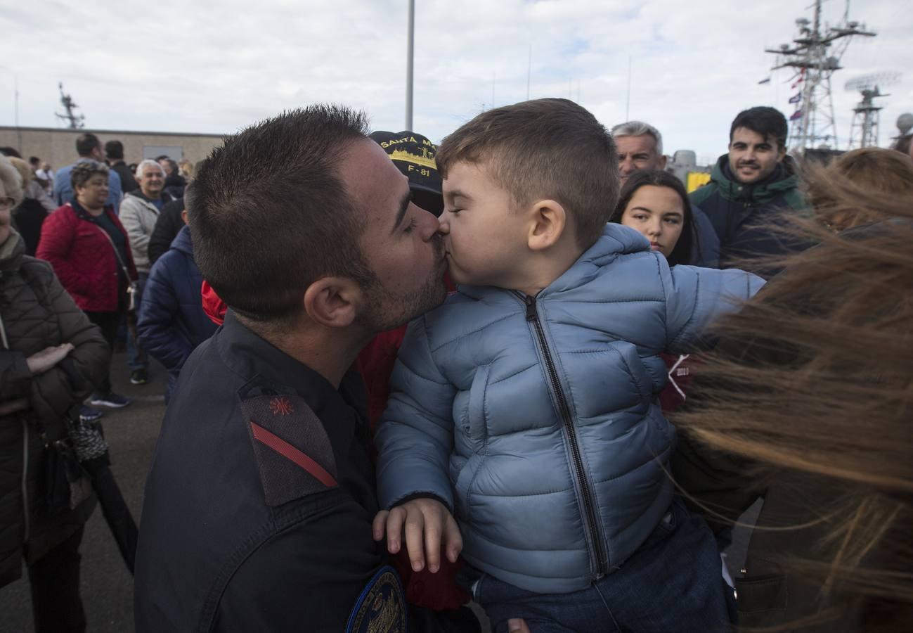 FOTOS: Emotiva llegada de la fragata Numancia a la base de Rota