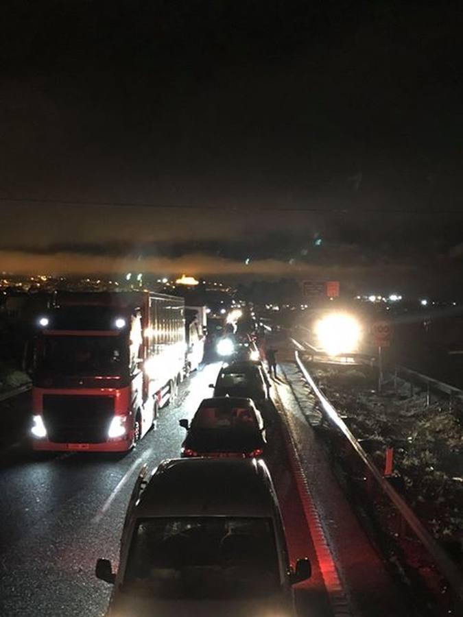 El corte de la A-92 ha motivado importantes retenciones de tráfico