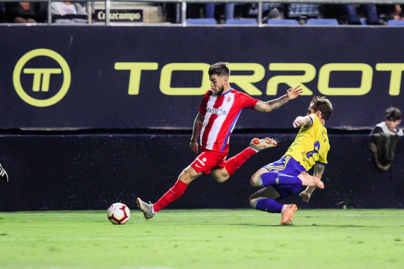 (FOTOS): Las imágenes del Cádiz CF-Sporting