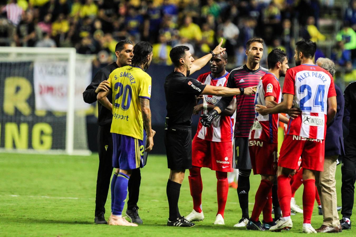 (FOTOS): Las imágenes del Cádiz CF-Sporting