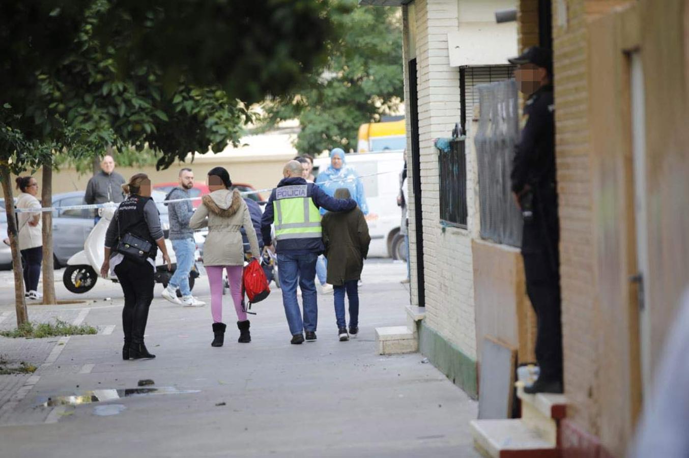 En imágenes, una mujer muere apuñalada en Los Pajaritos de Sevilla