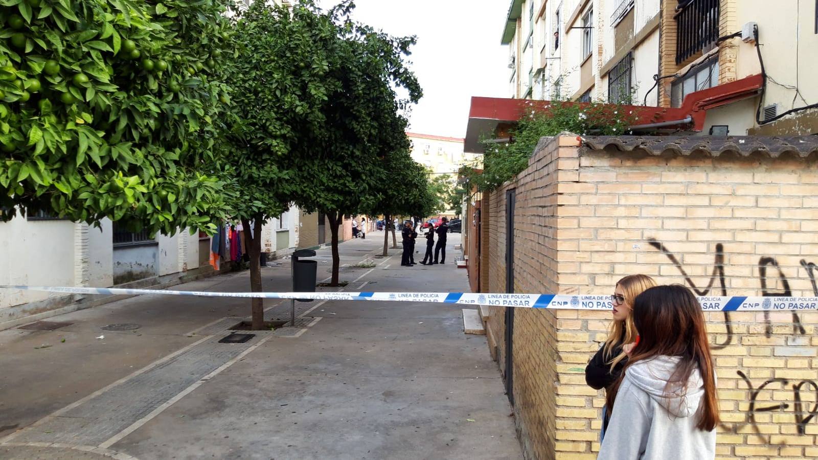 En imágenes, una mujer muere apuñalada en Los Pajaritos de Sevilla