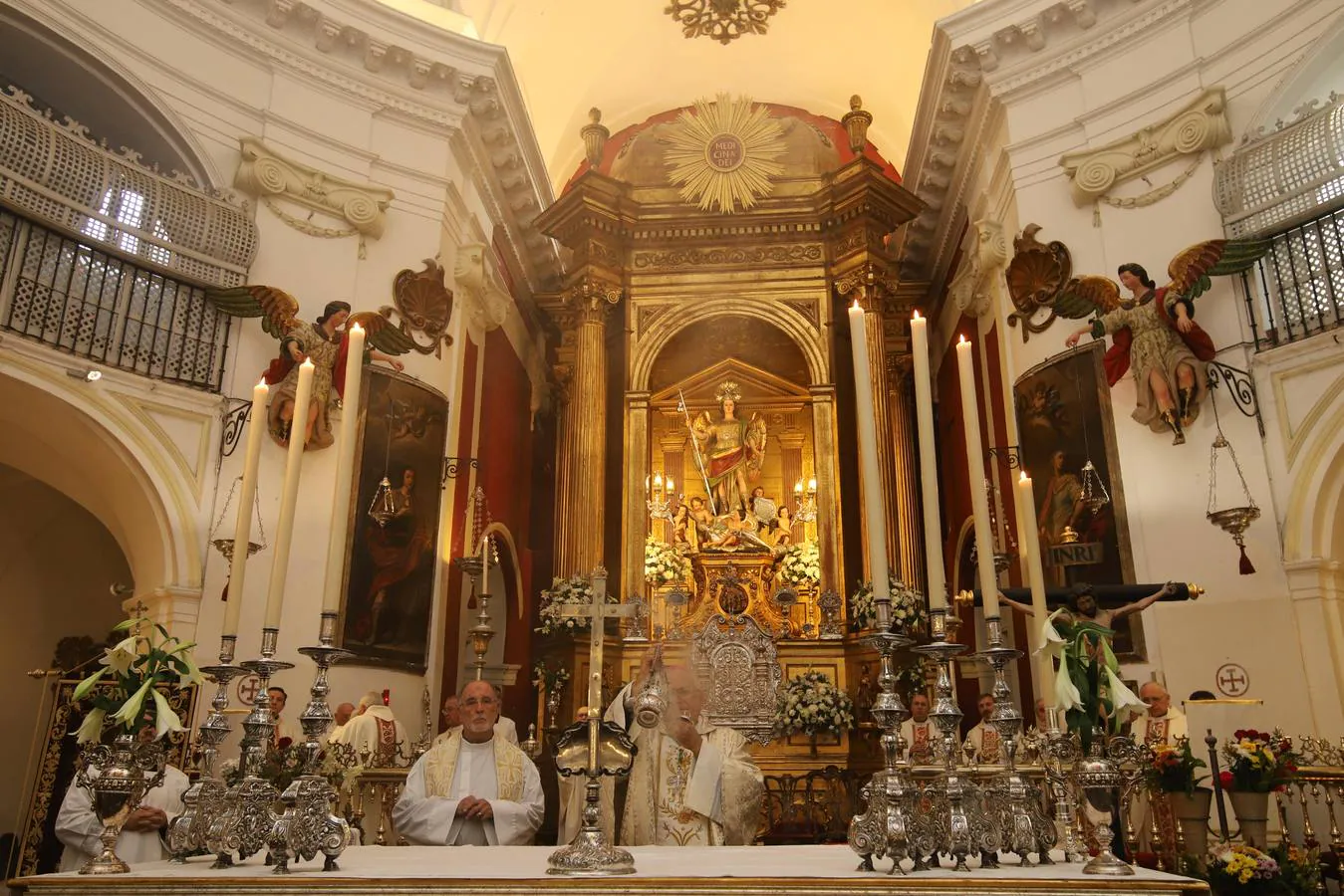 La misa del obispo de Córdoba ante San Rafael, en imágenes