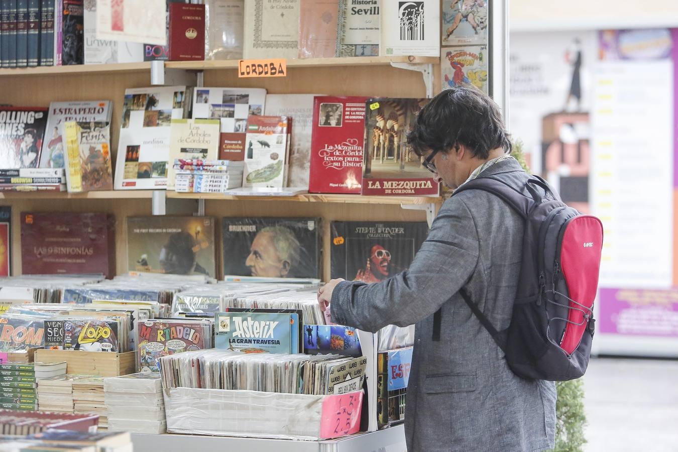 La Feria del Libro Antiguo y de Ocasión de Córdoba, en imágenes