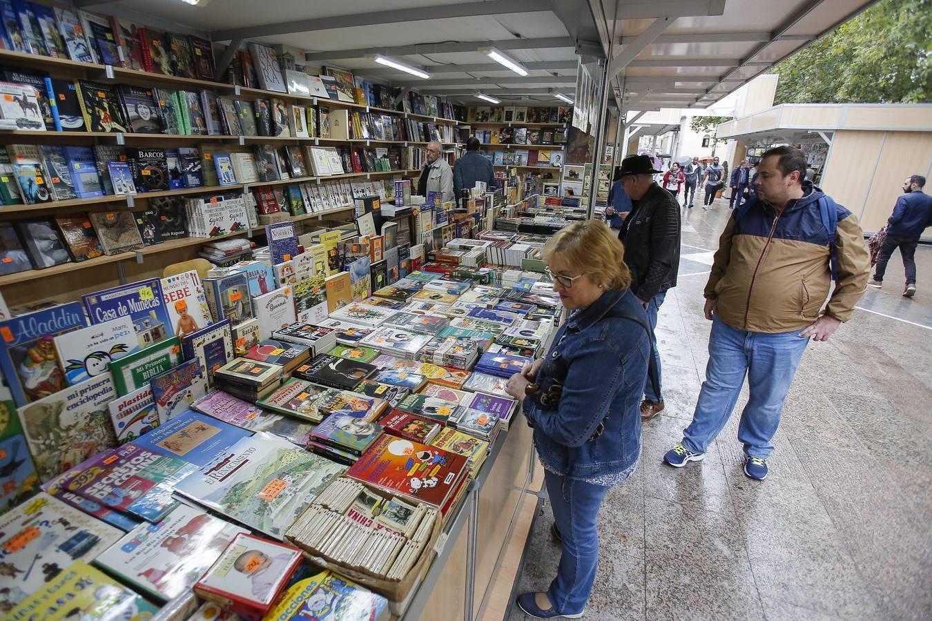 La Feria del Libro Antiguo y de Ocasión de Córdoba, en imágenes