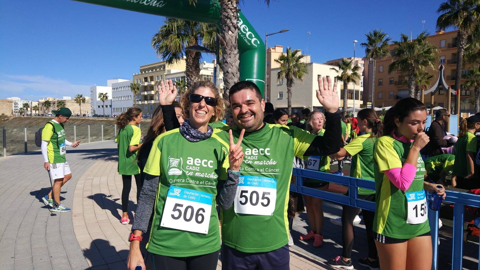 Búscate en las fotografías de la Carrera contra el Cáncer en Cádiz