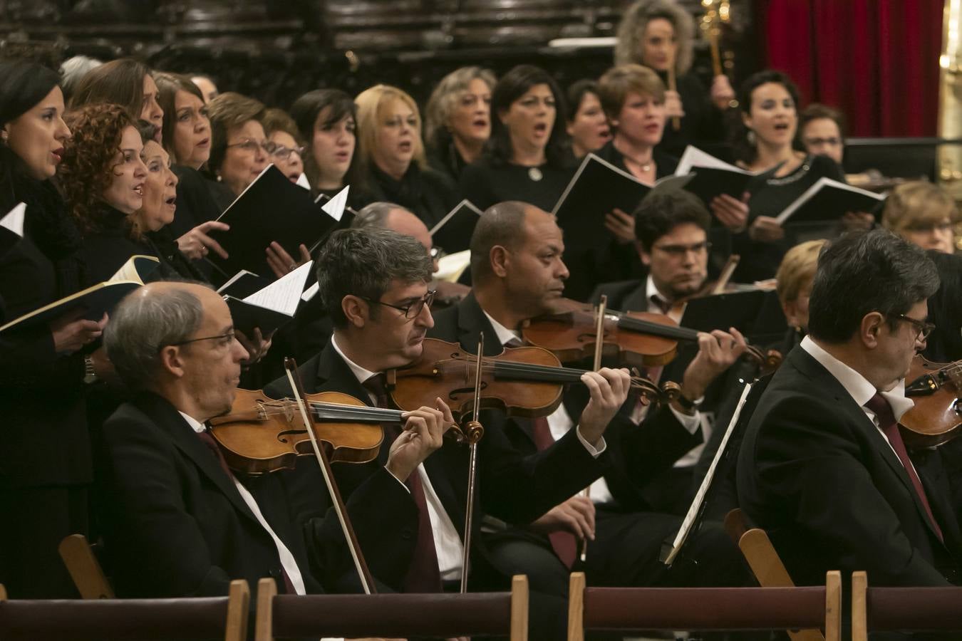 La misa de Réquiem en la Catedral de Córdoba, en imágenes