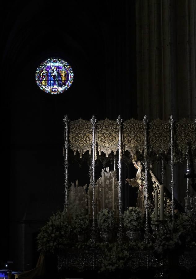 En imágenes, la Esperanza de Triana en el Altar del Jubileo de la Catedral