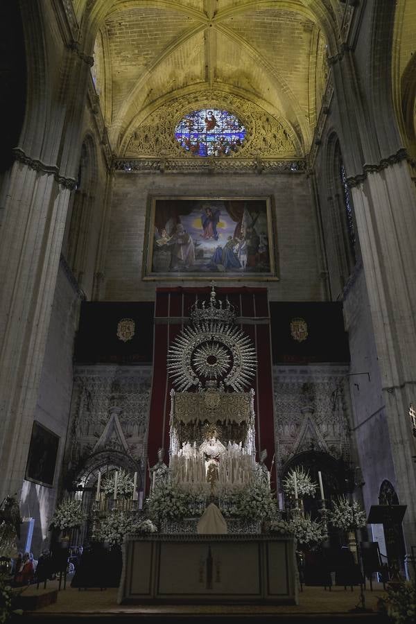 En imágenes, la Esperanza de Triana en el Altar del Jubileo de la Catedral