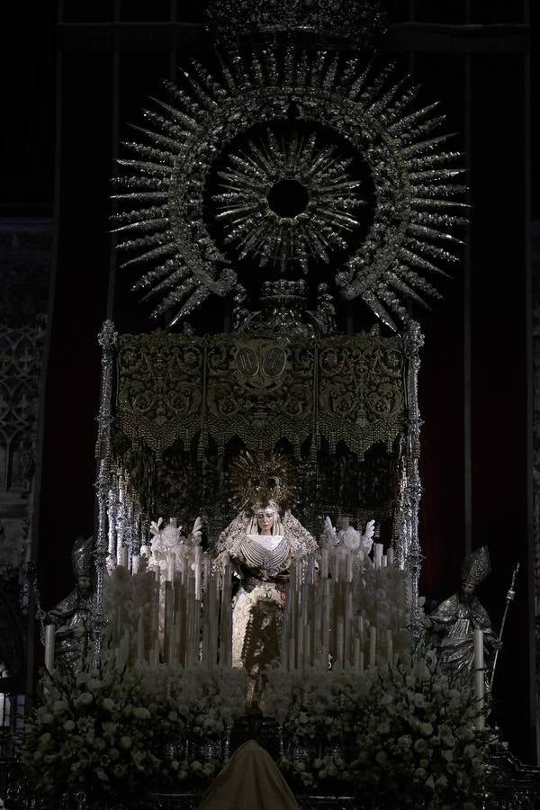 En imágenes, la Esperanza de Triana en el Altar del Jubileo de la Catedral