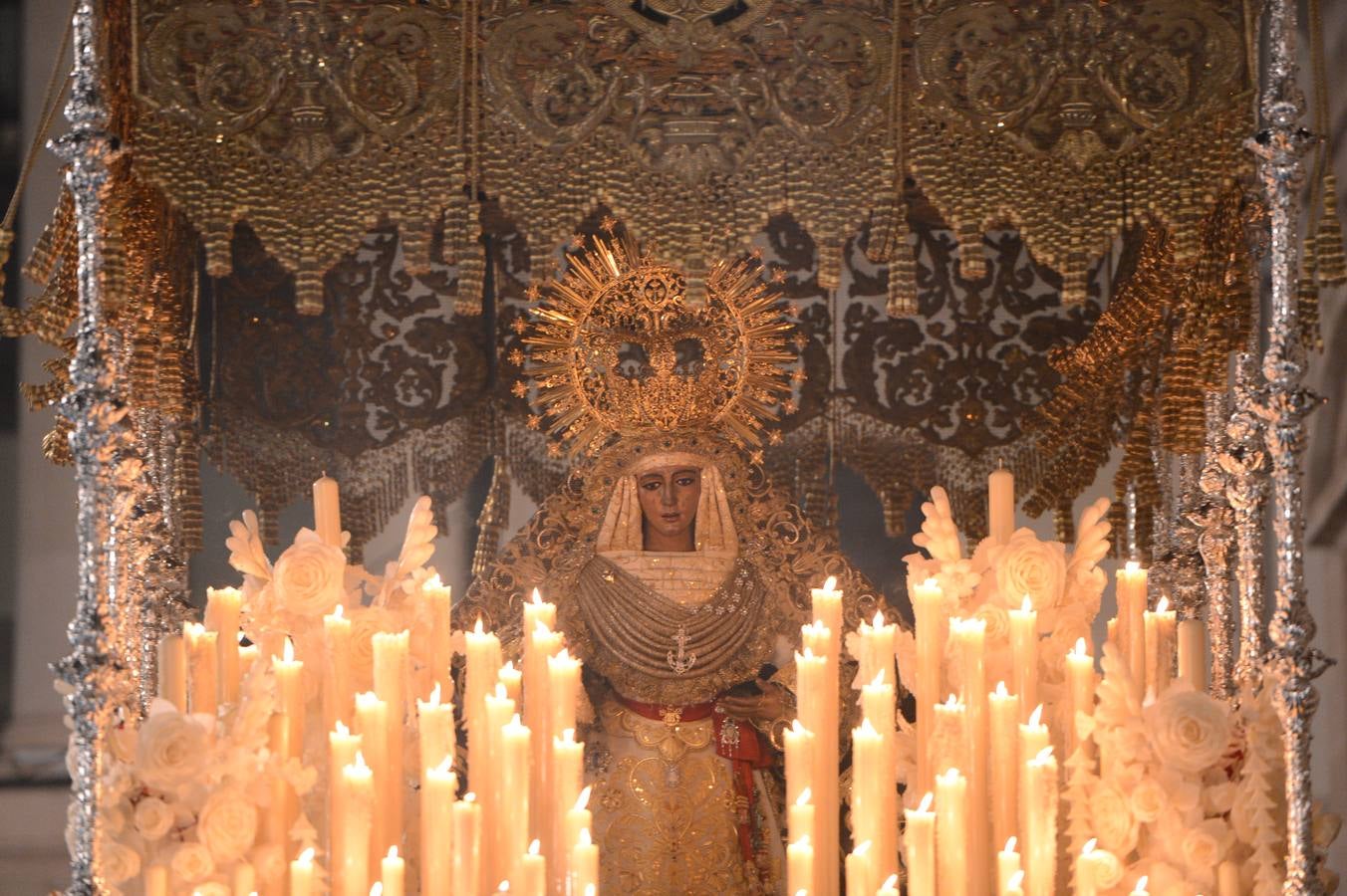 Galería de detalles de la procesión a la Catedral de la Esperan de Triana