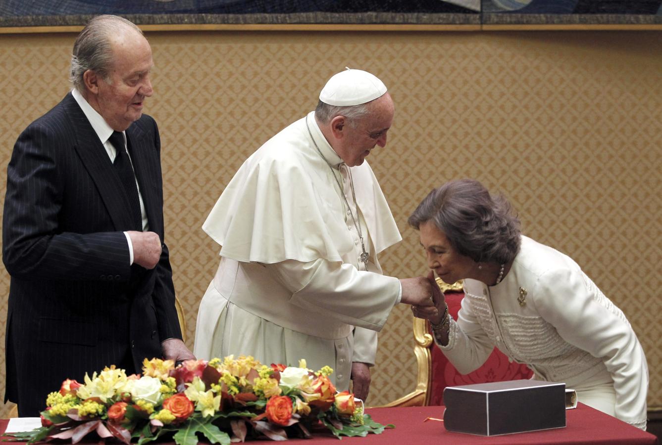 Doña Sofía recibe al Papa Francisco.. 