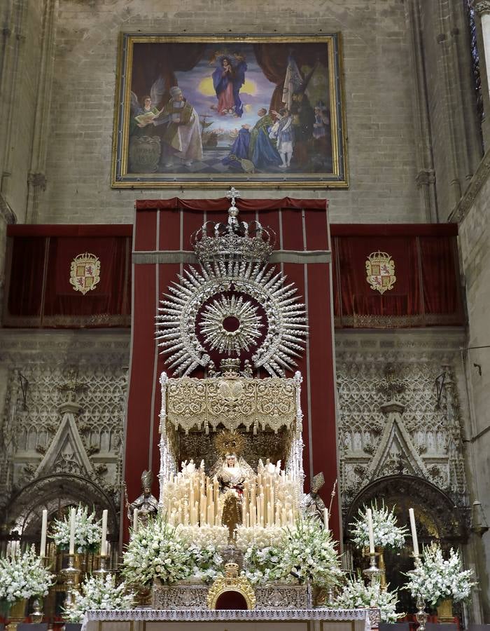 En imágenes: misa por el VI centenario de la Esperanza de Triana en la Catedral de Sevilla