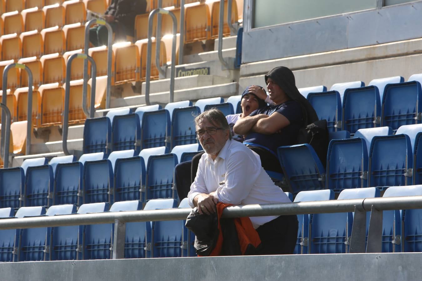 Fotos: Búscate en el Cádiz CF-Elche en Carranza