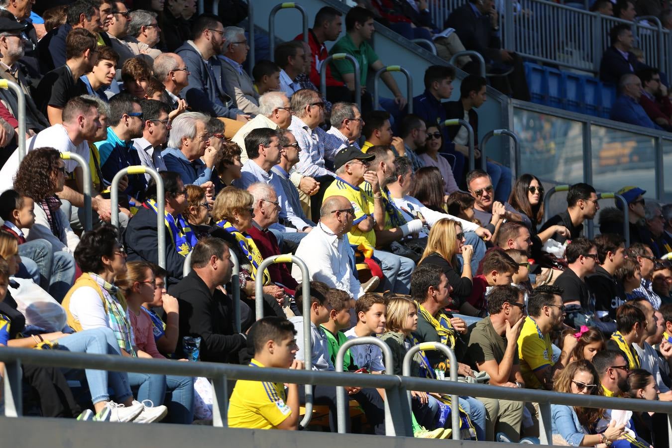 Fotos: Búscate en el Cádiz CF-Elche en Carranza