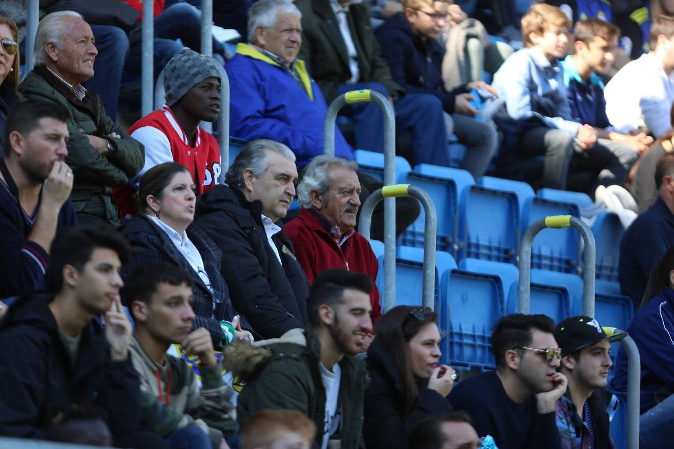 Fotos: Búscate en el Cádiz CF-Elche en Carranza