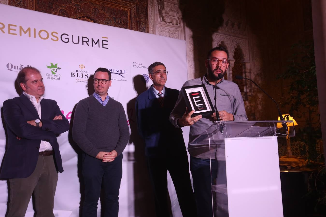 Benjamín Lana, Paco Morales, Juan Manzorro y Víctor Piñero, propietario del restaurante La Candela, ganador en la categoría de Público.. 