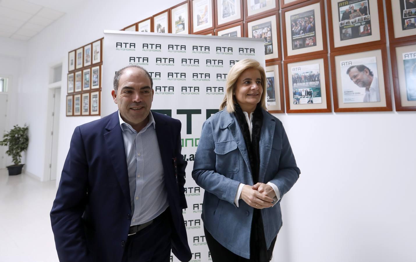 La visita de la exministra Fátima Bañez a Córdoba, en imágenes