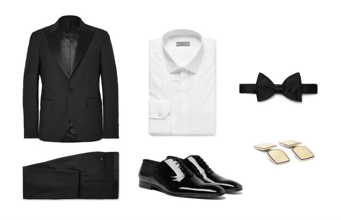 Look con esmoquin para la cena de empresa. Si el evento requiere etiqueta, hazte con un esmoquin a la altura como éste de Salle Privée (Precio: 2.060 euros) al que acompañar con una camisa blanca de Lanvin (Precio: 675 euros) y una pajarita de la misma firma (Precio: 145 euros) así como con unos gemelos de Foundwell (Precio: 2.575 euros) y unos zapatos de Hugo Boss (Precio: 400 euros).