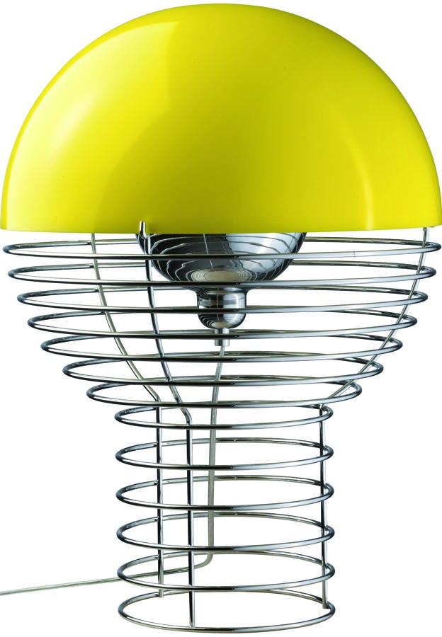 Lámpara amarilla. La lámpara de sobremesa Wire de Verner Panton supuso todo una revolución en el año de su aparición, 1972, por su curioso diseño enrejado y por el plástico en su acabado. Si, además, a esta curiosa estructura se incorpora el color ácido, el resultado es un producto supernovedoso y desenfadado.