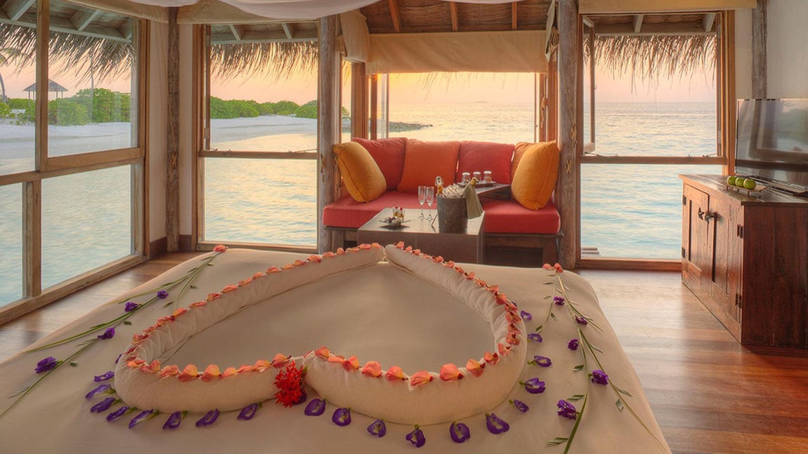 Habitación principal. Cuidando hasta el más mínimo detalle, la residencia Crusoe ha decorado cada rincón de la villa para que la pareja se sienta lo más cómoda posible. No cabe duda de que Feliciano y Sandra han pasado unos días de ensueño.