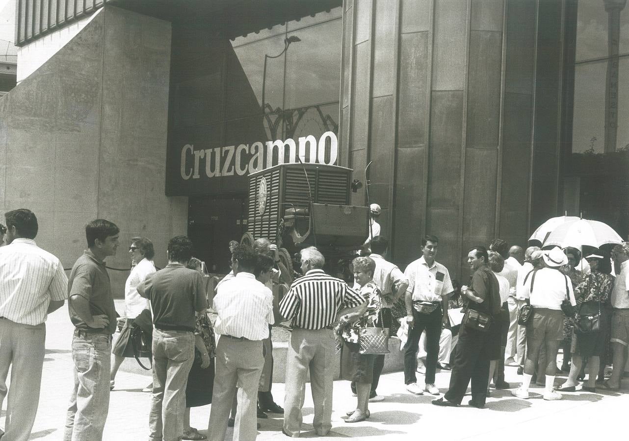 Colas en la puerta. En las horas previas a la comida y la cena, se registraban largas colas para poder entrar