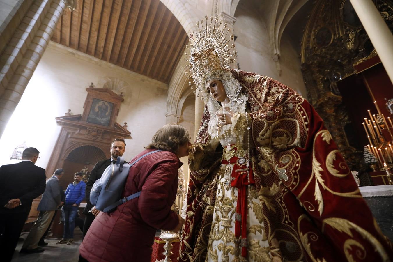 El besamanos a la Reina de los Santos Mártires, en imágenes