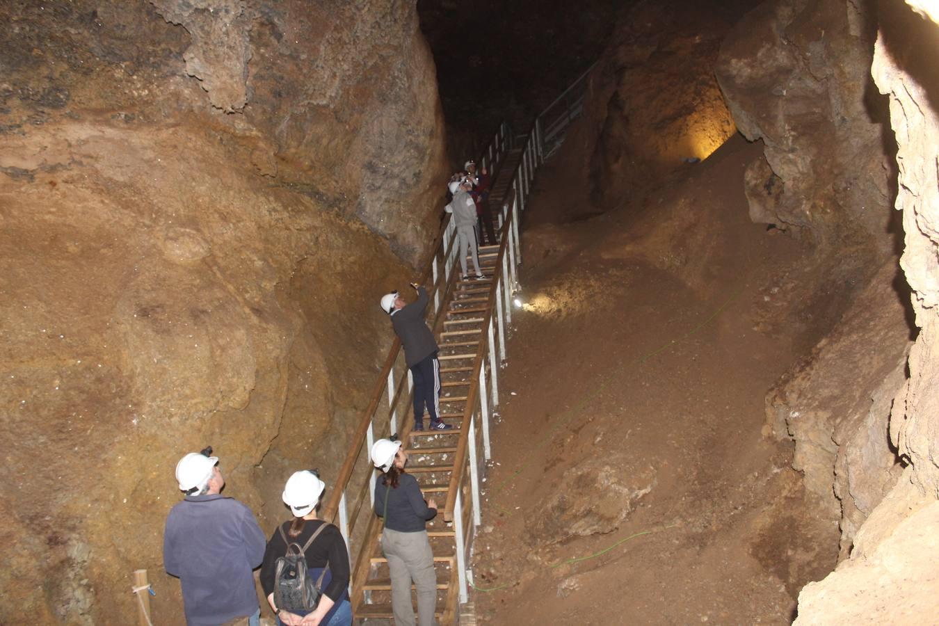 La reapertura de la Cueva del Yeso de Baena, en imágenes