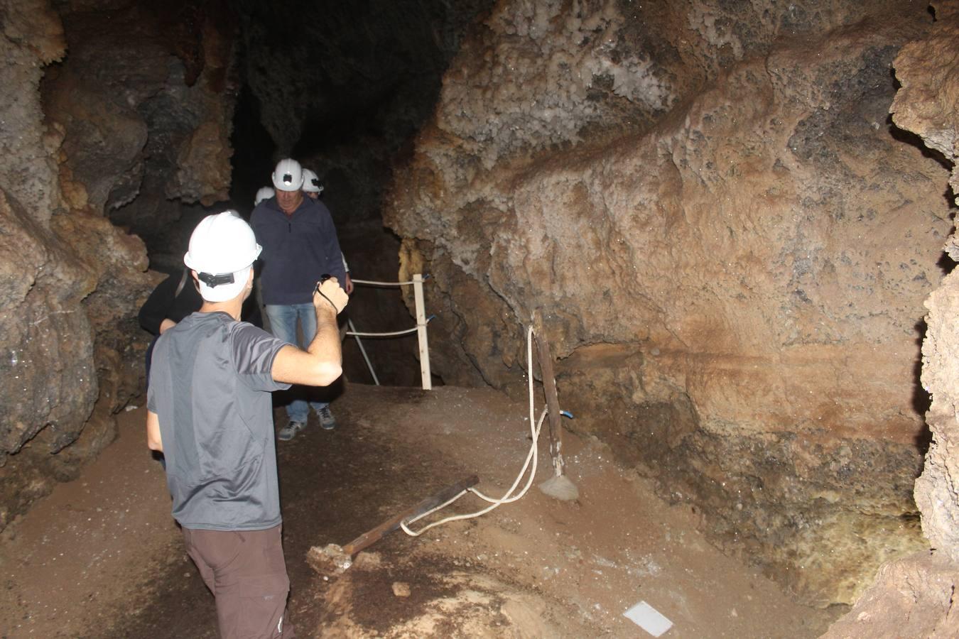 La reapertura de la Cueva del Yeso de Baena, en imágenes