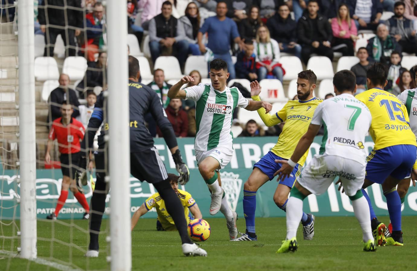 La derrota del Córdoba CF ante el Cádiz (1-3), en imágenes