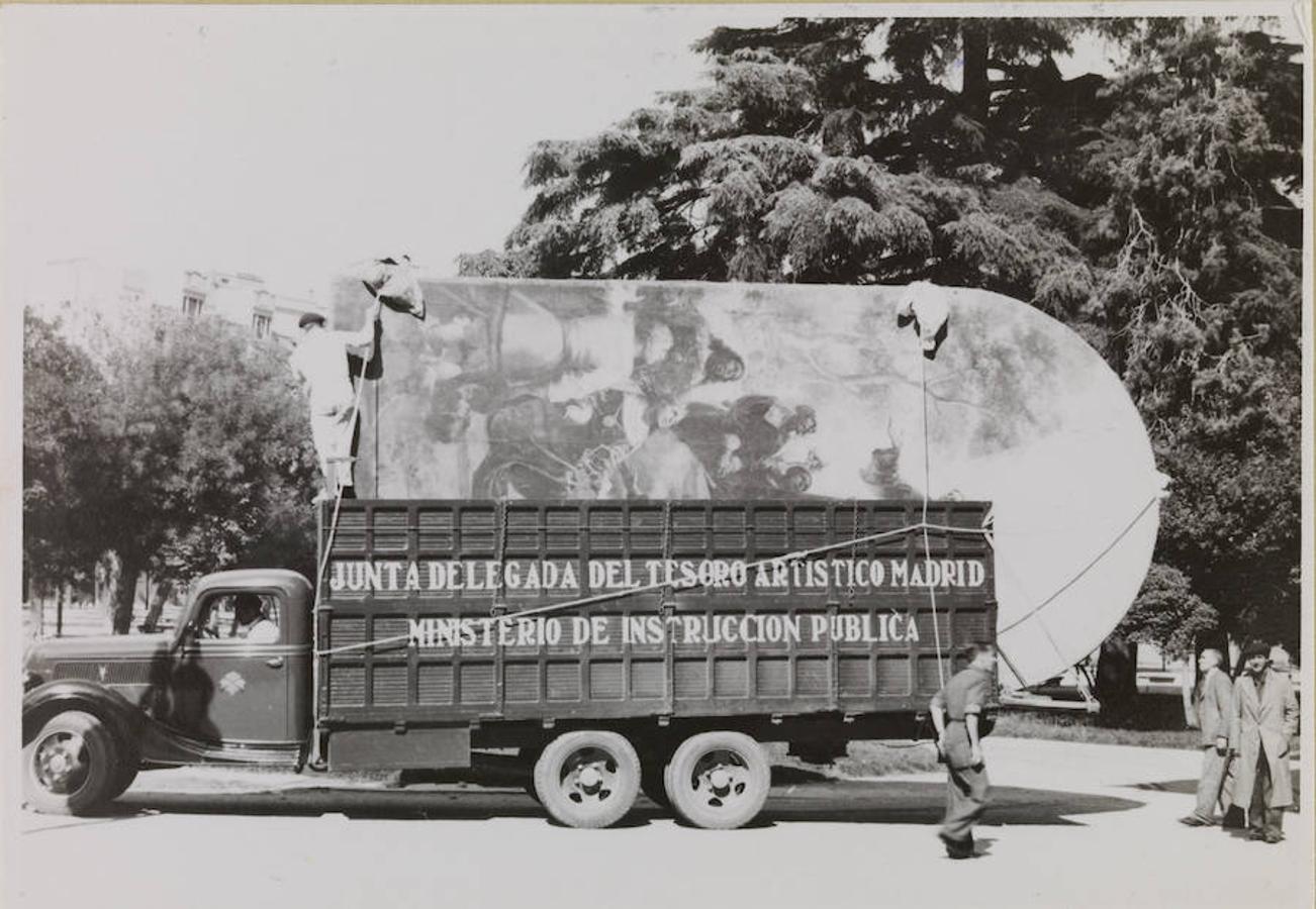 Traslado de «La predicación de san Bernardino de Siena ante Alfonso V de Aragón» de Goya, en 1937. 