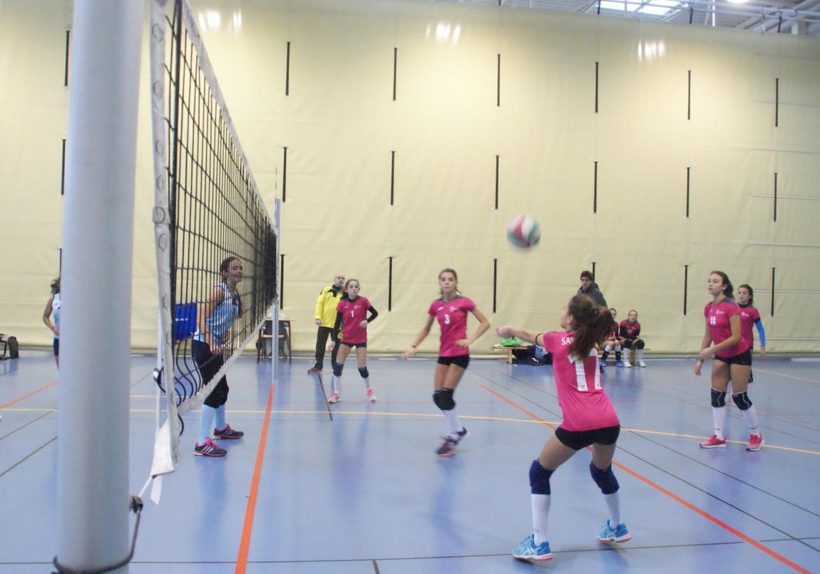 Las mejores imágenes del partido de voleibol entre Saint Louis des Français “A” y Santo Domingo Savio