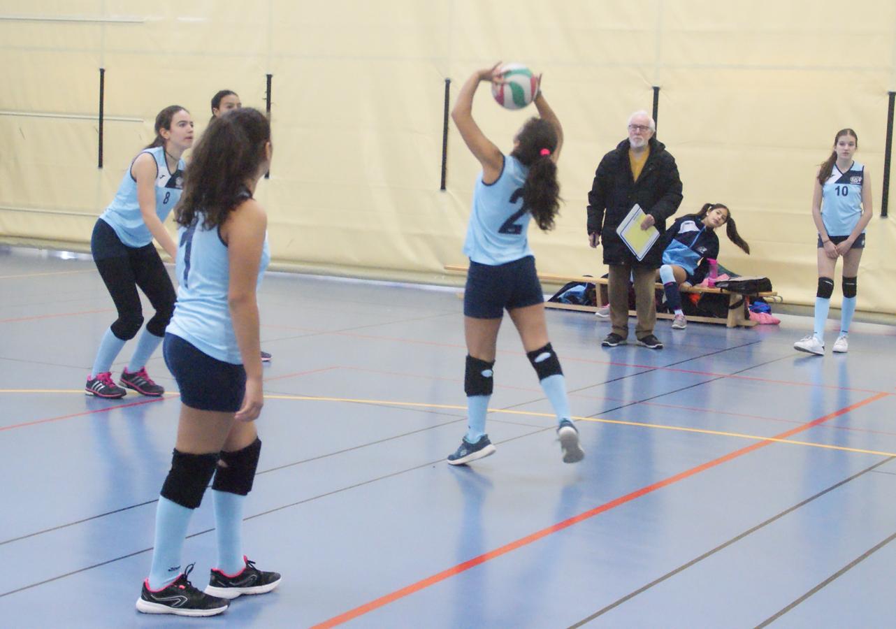 Las mejores imágenes del partido de voleibol entre Saint Louis des Français “A” y Santo Domingo Savio