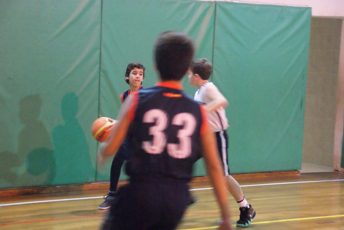 Las mejores imágenes del partido de baloncesto entre Claret &quot;A&quot; y San Patricio Soto &quot;A&quot;