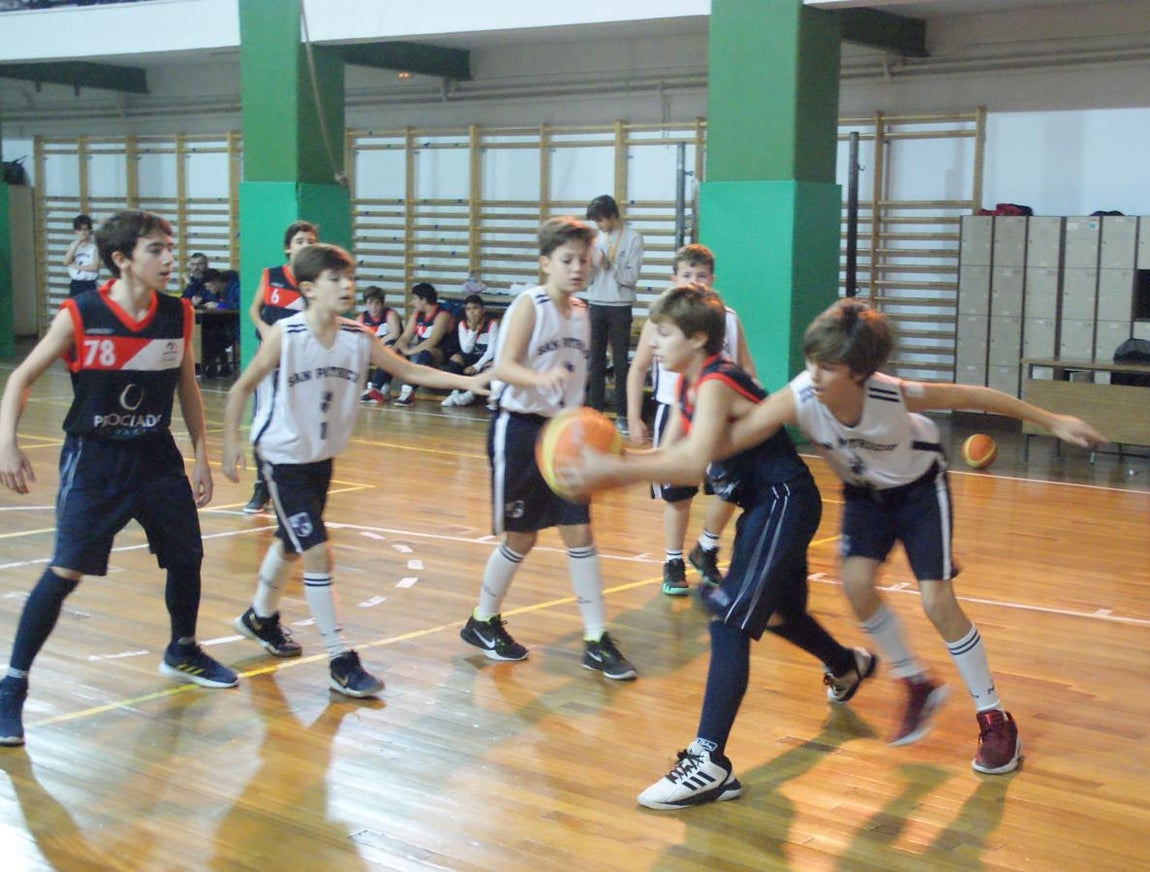 Las mejores imágenes del partido de baloncesto entre Claret &quot;A&quot; y San Patricio Soto &quot;A&quot;