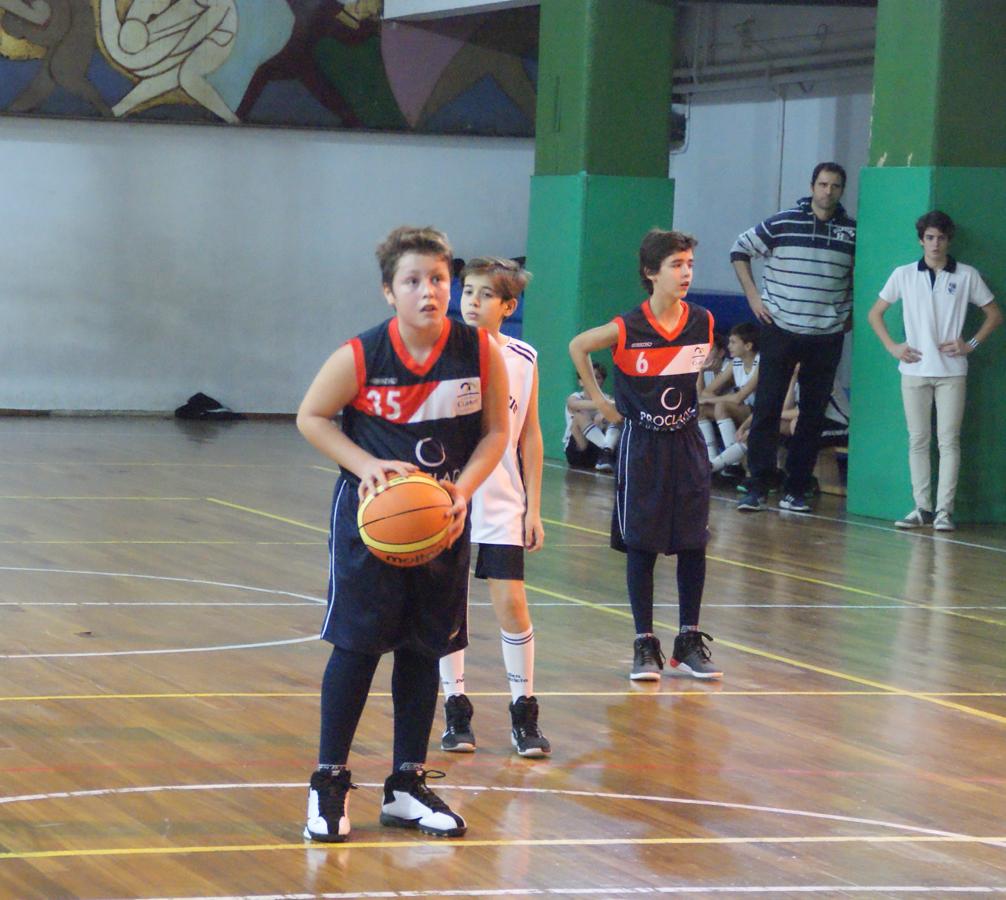 Las mejores imágenes del partido de baloncesto entre Claret &quot;A&quot; y San Patricio Soto &quot;A&quot;
