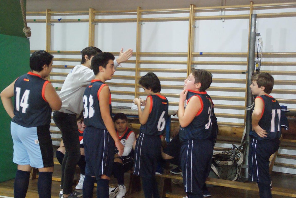 Las mejores imágenes del partido de baloncesto entre Claret &quot;A&quot; y San Patricio Soto &quot;A&quot;