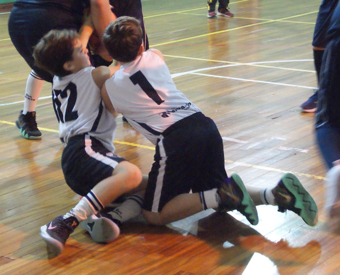 Las mejores imágenes del partido de baloncesto entre Claret &quot;A&quot; y San Patricio Soto &quot;A&quot;
