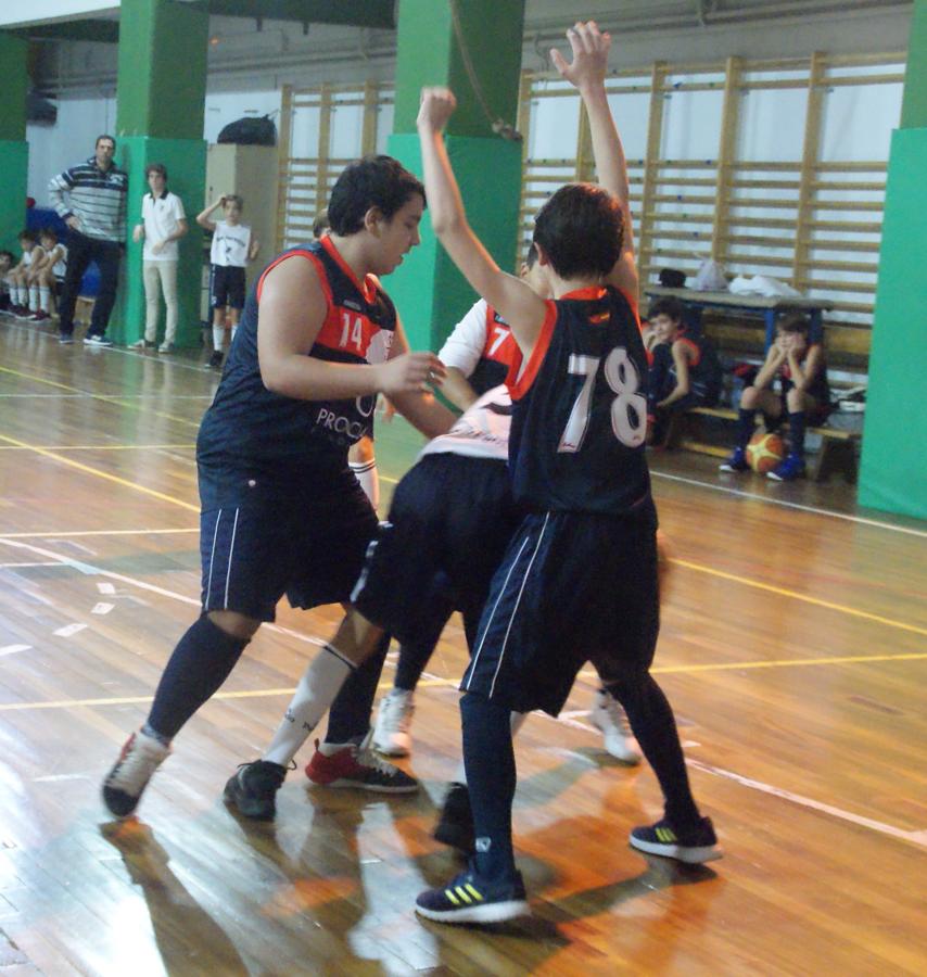 Las mejores imágenes del partido de baloncesto entre Claret &quot;A&quot; y San Patricio Soto &quot;A&quot;