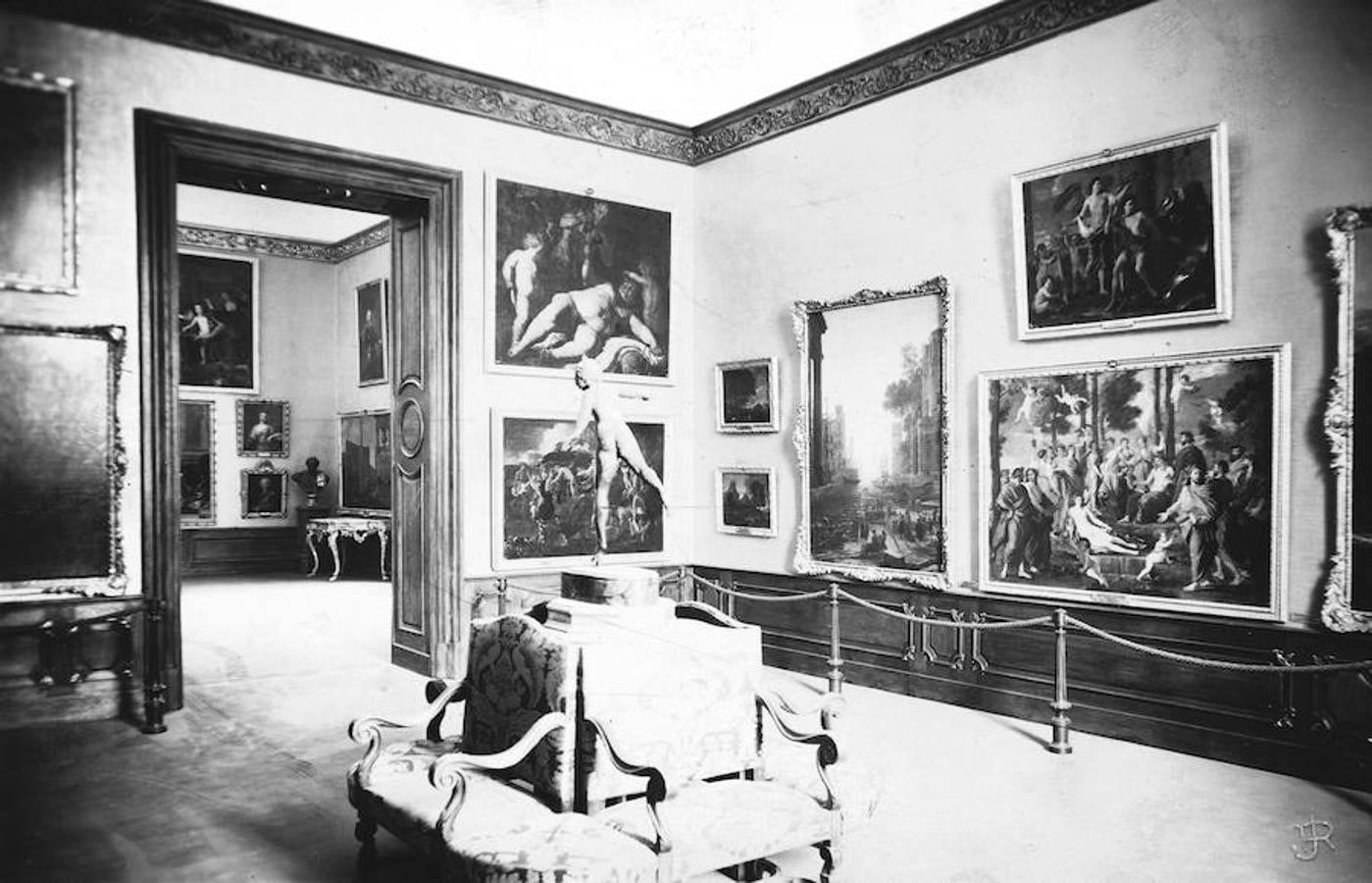 Una sala del Museo del Prado en 1920. 