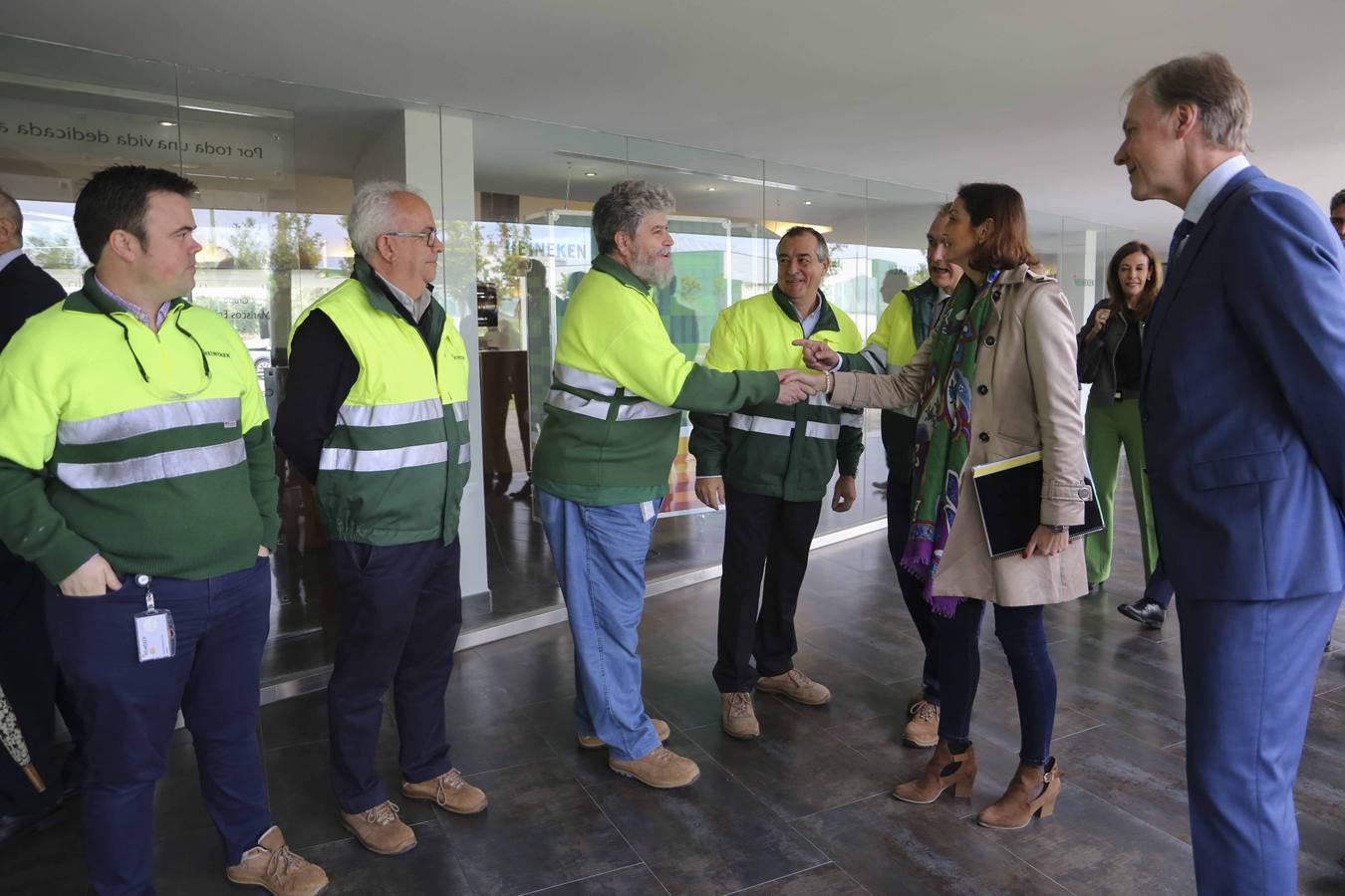 La visita de la ministra Maroto a la fábrica de Heineken, en imágenes