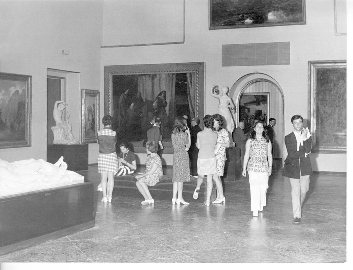 Una sala del Museo del Prado en 1970. 