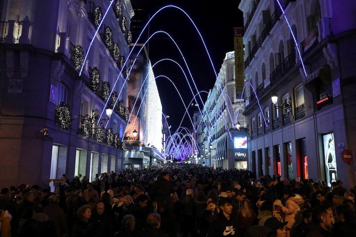 Madrid estrena sus luces de Navidad, en imágenes