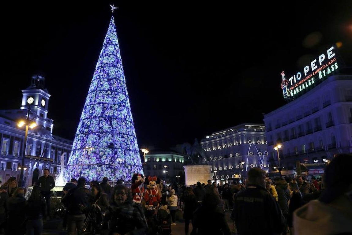 Madrid estrena sus luces de Navidad, en imágenes