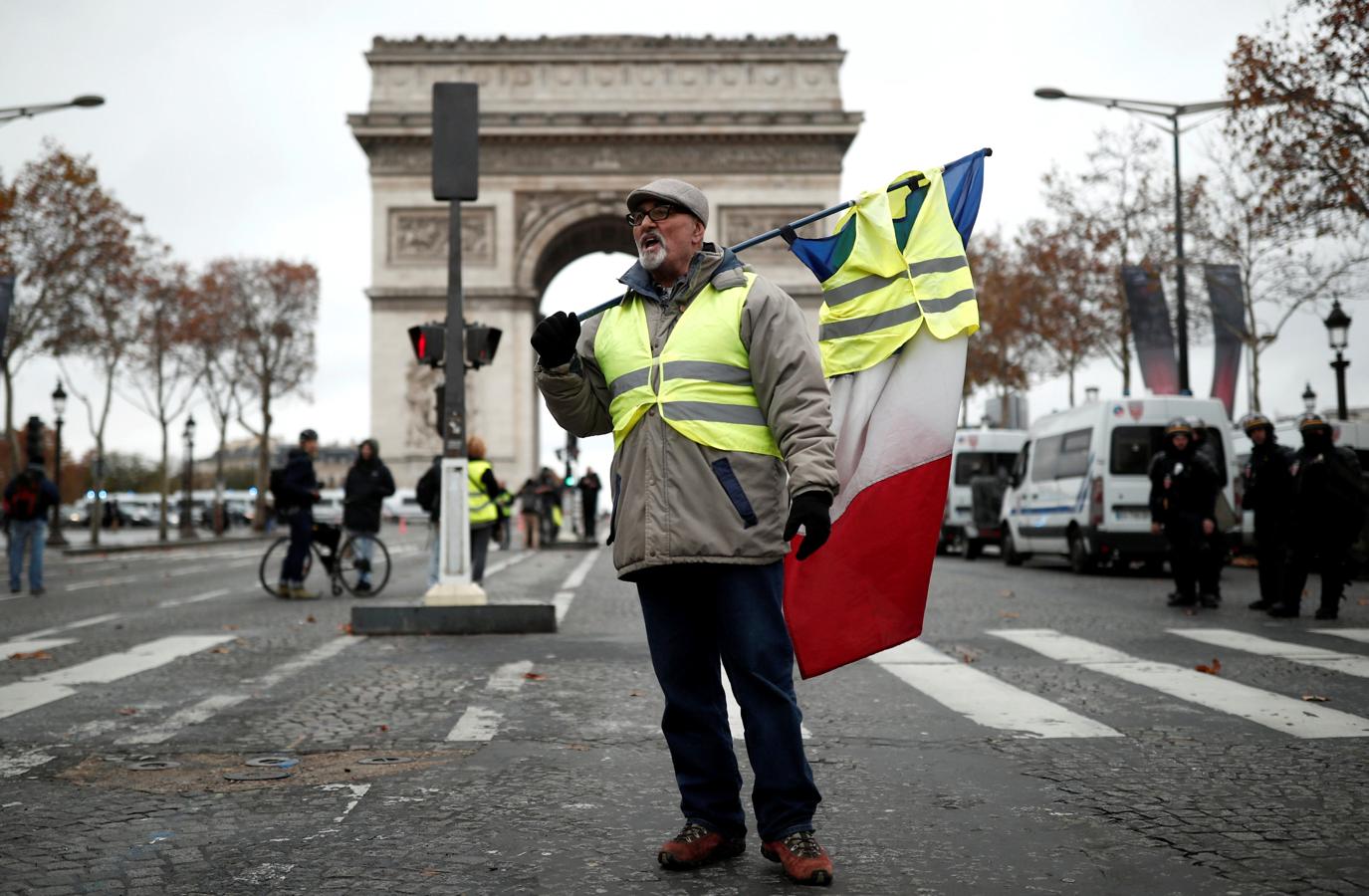 Con el símbolo de Francia. 