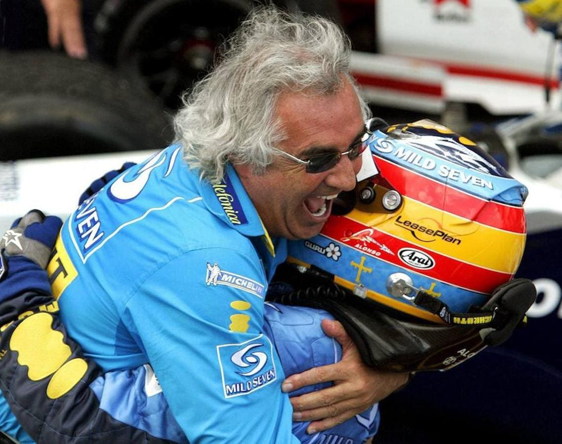 Llegada a Renault. Al año siguiente , realiza su primera temporada en Renault como probador. Su relación con Flavio Briatore, director deportivo de la escudería de 2002 a 2009, marcaría su paso por el equipo francés